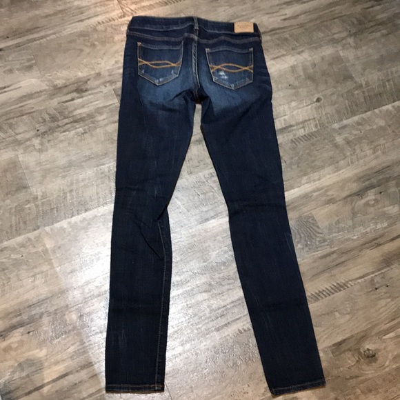 Women’s Abercrombie Jeans - Picture 4 of 6